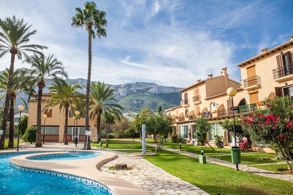 Detached Spanish villa with garden near the beach in Roquetas de Mar